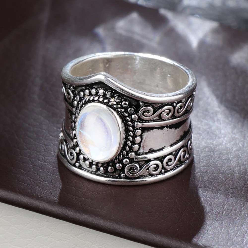 🐚 BOHO Vintage Styled Carved Opal Silver Ring 🐚 - Picture 5 of 8